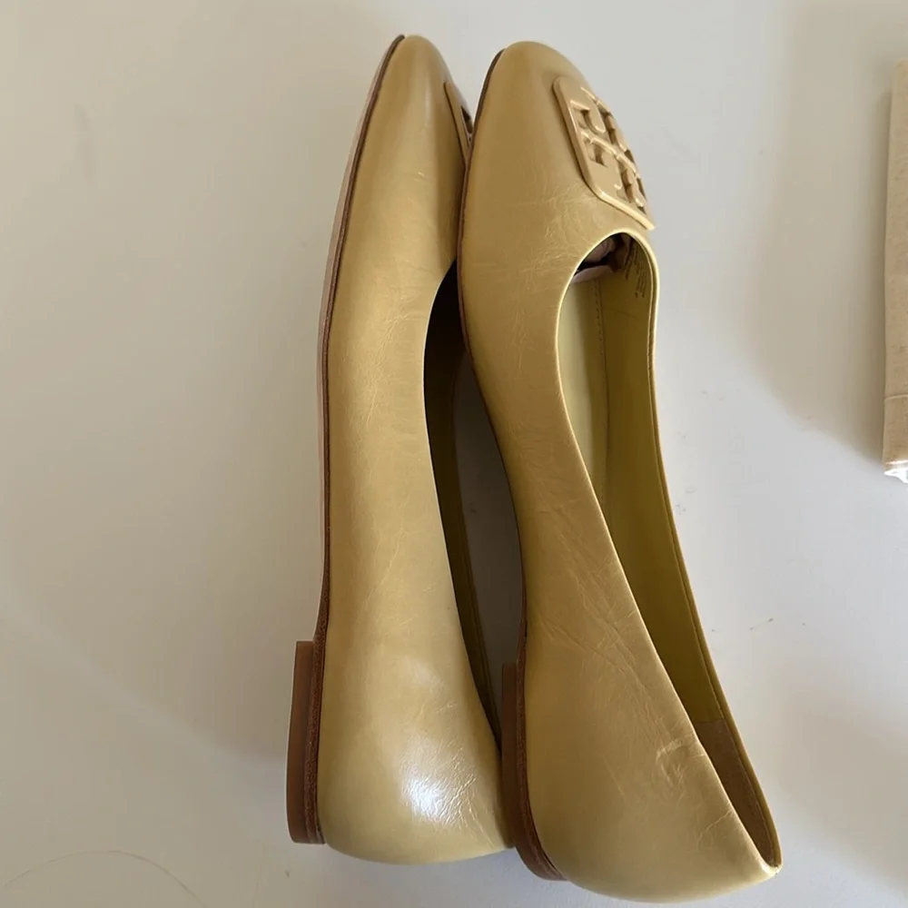 New Tory Burch Yellow Leather Ballet Flats with TB Logo. Size 7.5.